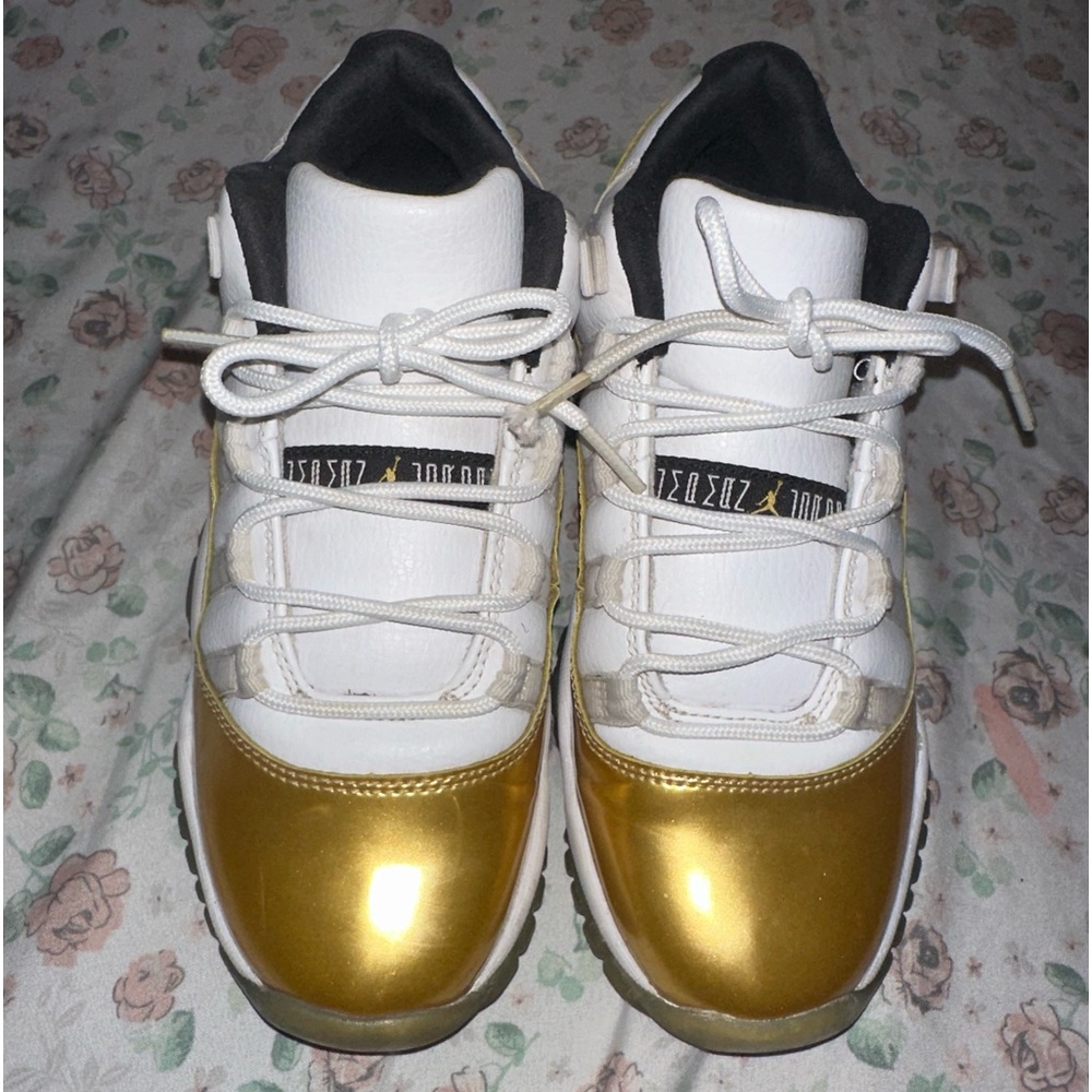 Jordan 11 Low “Closing Ceremony”